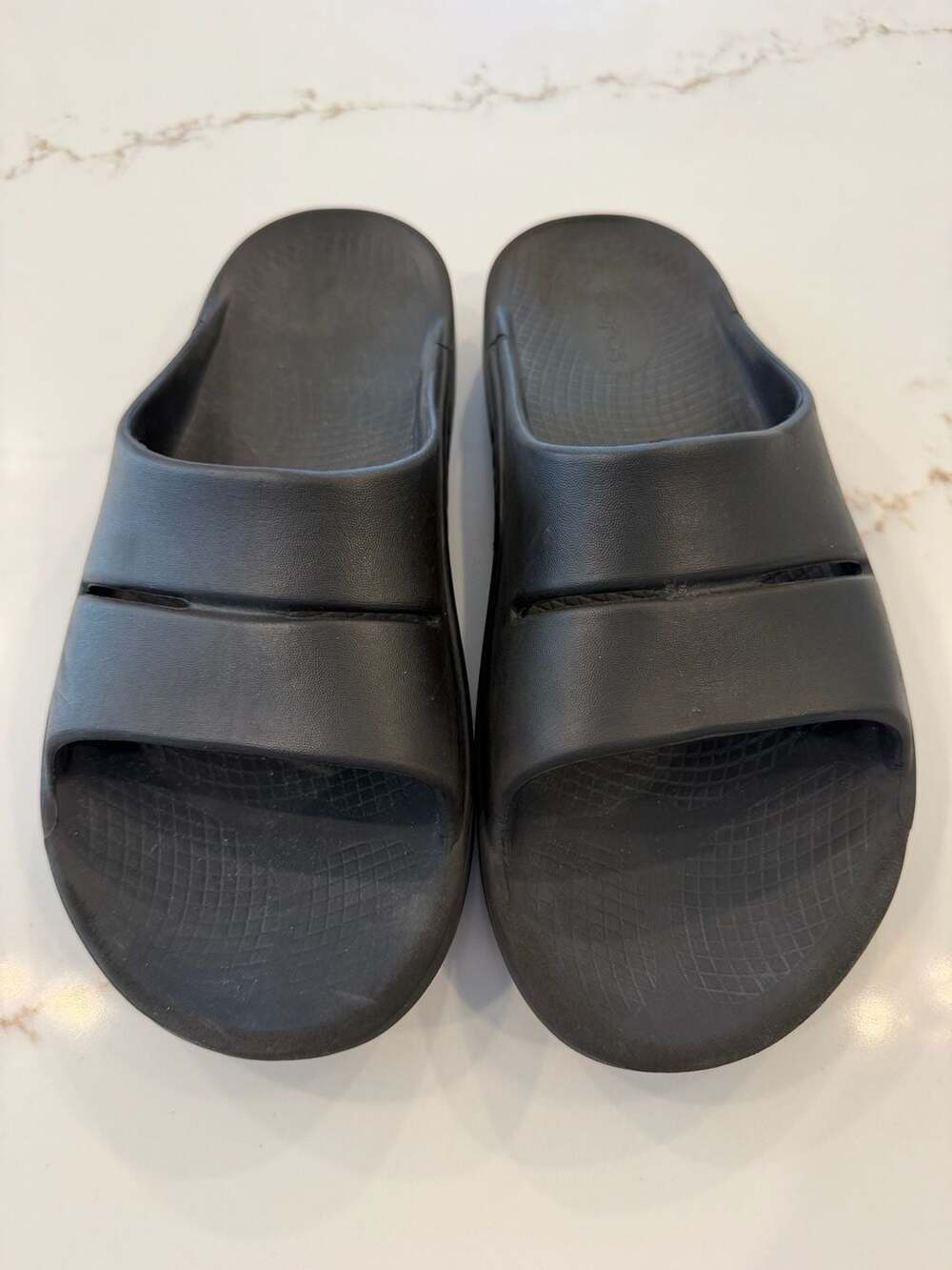 OOFOS OOahh Recovery Slide Sandal Black Mens 10 Womens 12 Black